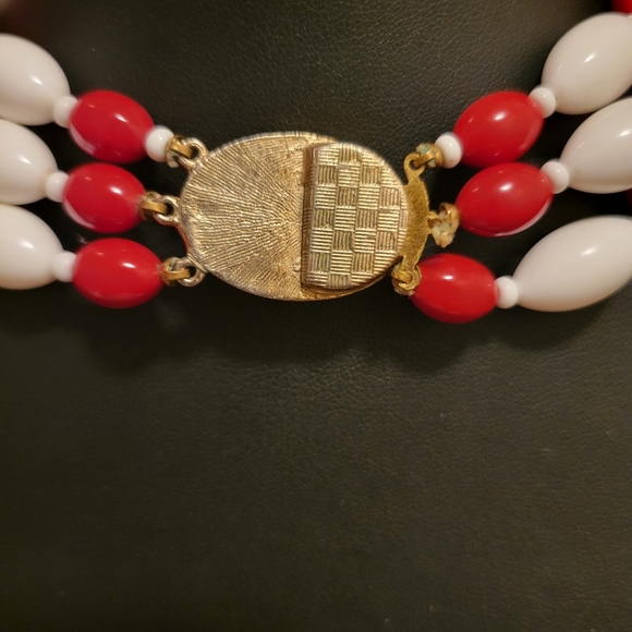 Vintage Red & White Beaded Necklace - Picture 4 of 6